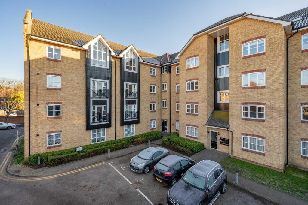 Evans Wharf, Apsley Lock 2 bed apartment £340,000