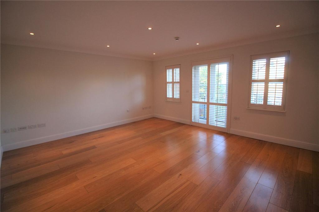 Torrington Road, Berkhamsted... 4 bed terraced house £3,500 pcm (£808 pw)