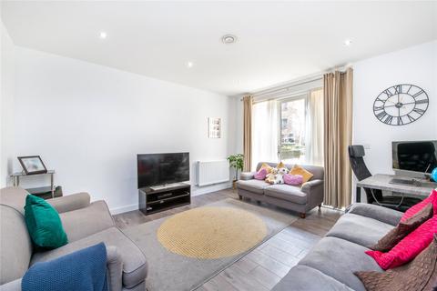 3 bedroom flat for sale, Frobisher Yard, Galleons Reach, London