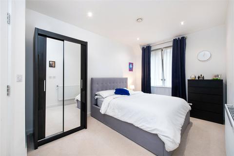 3 bedroom flat for sale, Frobisher Yard, Galleons Reach, London