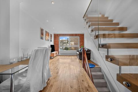 4 bedroom terraced house for sale, Capstan Square, London