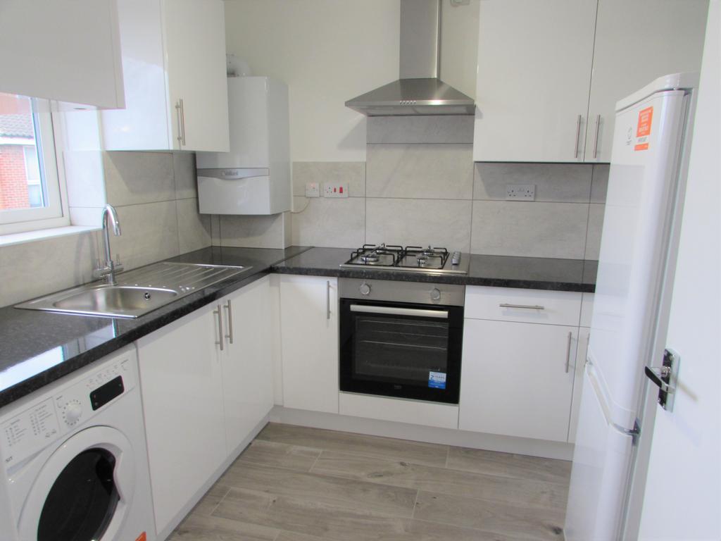 Archery Close, Harrow, Middlesex HA3 2 bed flat £1,400 pcm (£323 pw)