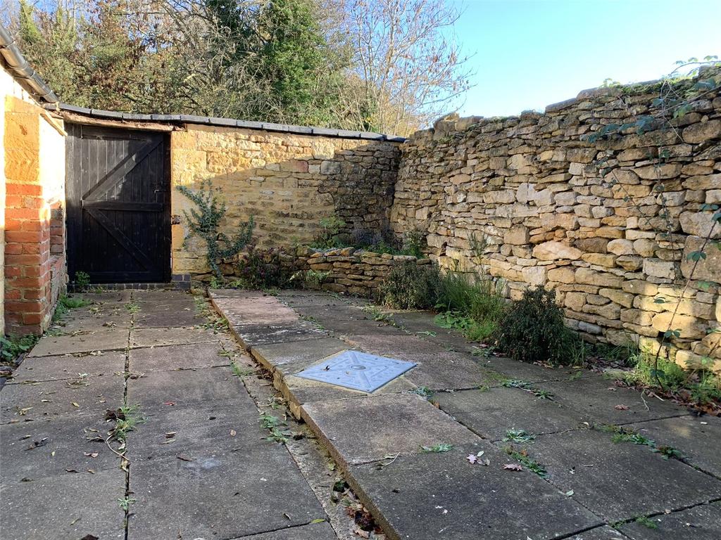 Kitchen Courtyard