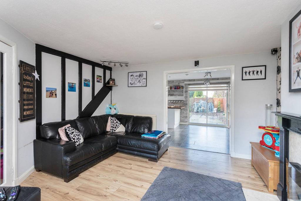 14 St. Marys Place, Kinross, KY13 8BZ 3 bed semidetached house £195,000