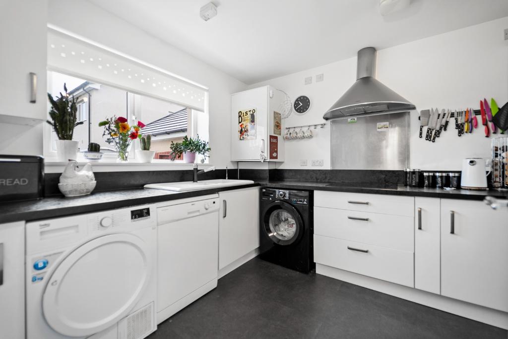 Bisset Place, Bathgate, West Lothian, EH48 4 bed detached house £275,000