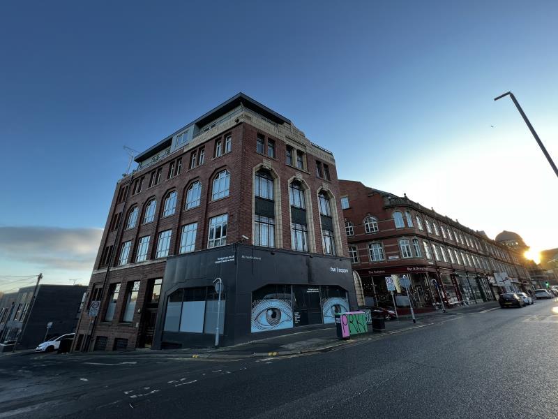 MACKINTOSH HOUSE, LEEDS LS2 7PS 2 bed apartment £875 pcm (£202 pw)