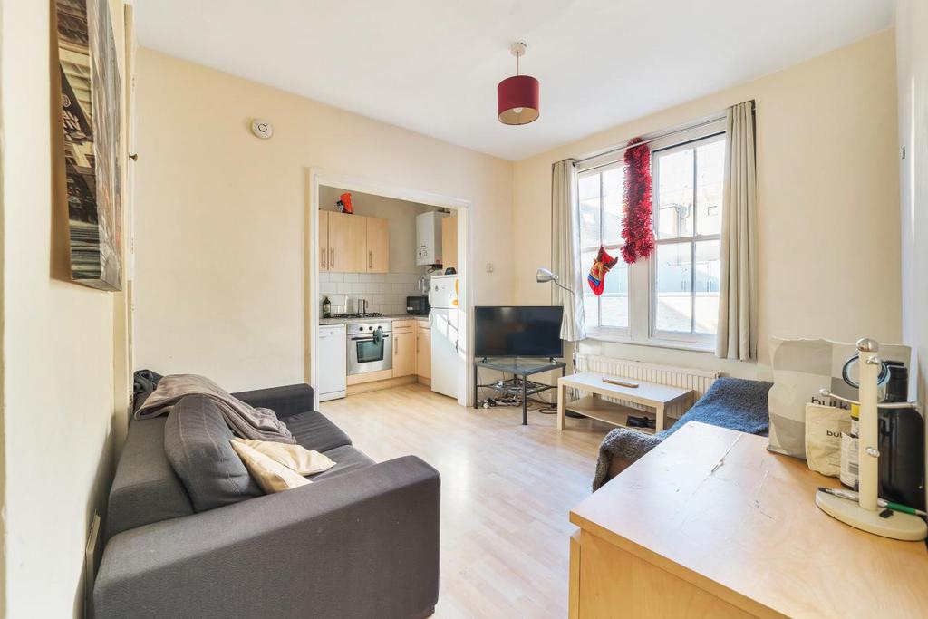 Aristotle Road, Clapham 2 bed flat £575,000