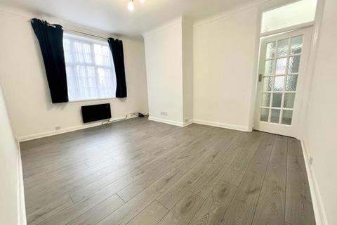 1 bedroom flat to rent, Richmond Court, Richmond Road, Raynes Park , SW20