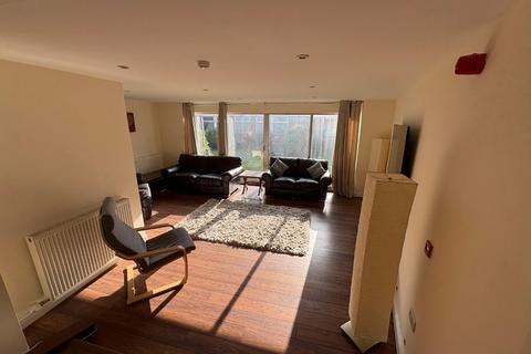 6 bedroom semi-detached house to rent, Holburn Street, City Centre, Aberdeen, AB10