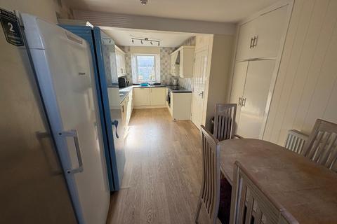 6 bedroom semi-detached house to rent, Holburn Street, City Centre, Aberdeen, AB10