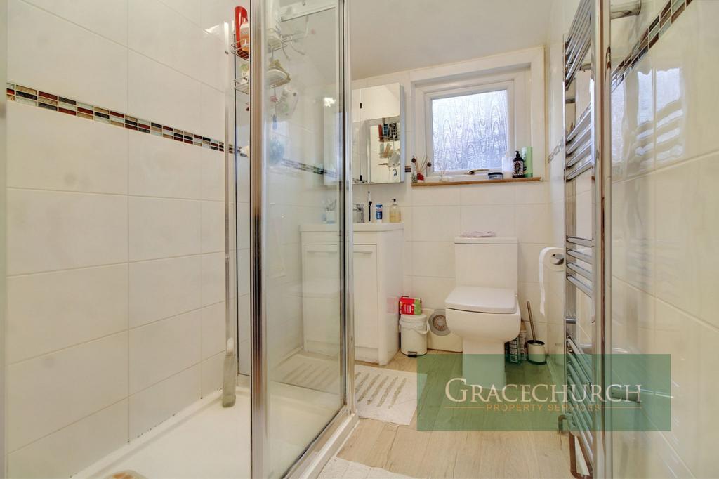 Church Street, Edmonton N9 - Bathroom