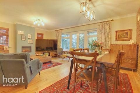 5 bedroom detached house for sale - Mount Drive, Wembley