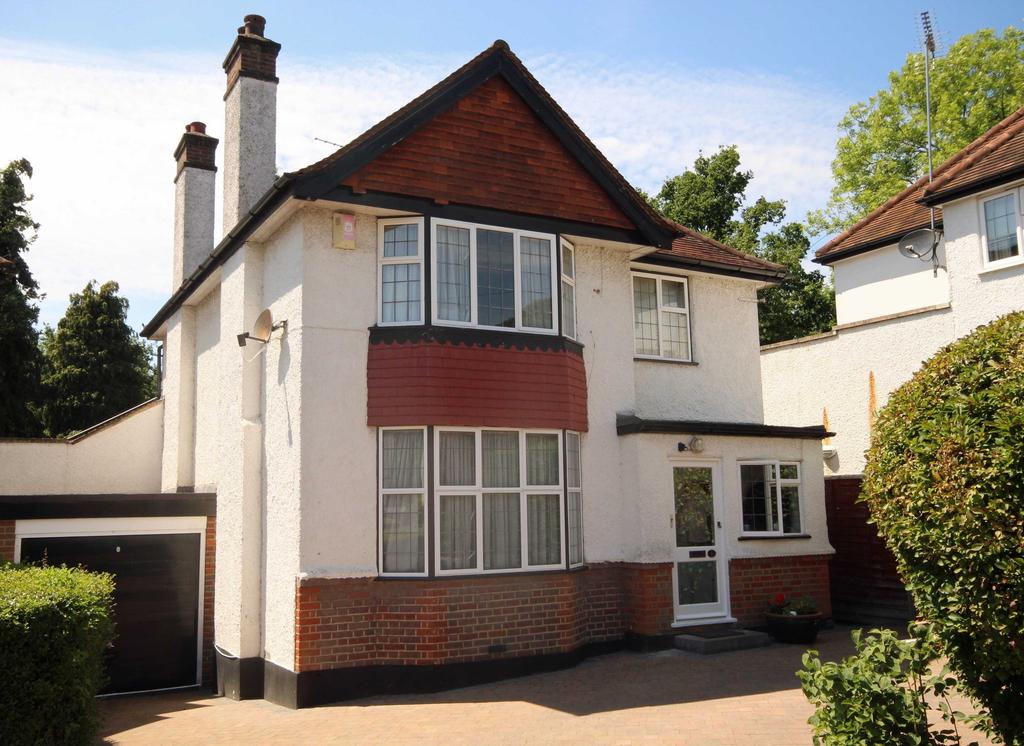 Eastcote View, Pinner, HA5 3 bed detached house £1,250,000