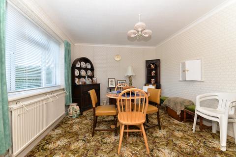 52 Barton Drive, Barton On Sea, New Milton, BH25 7JJ