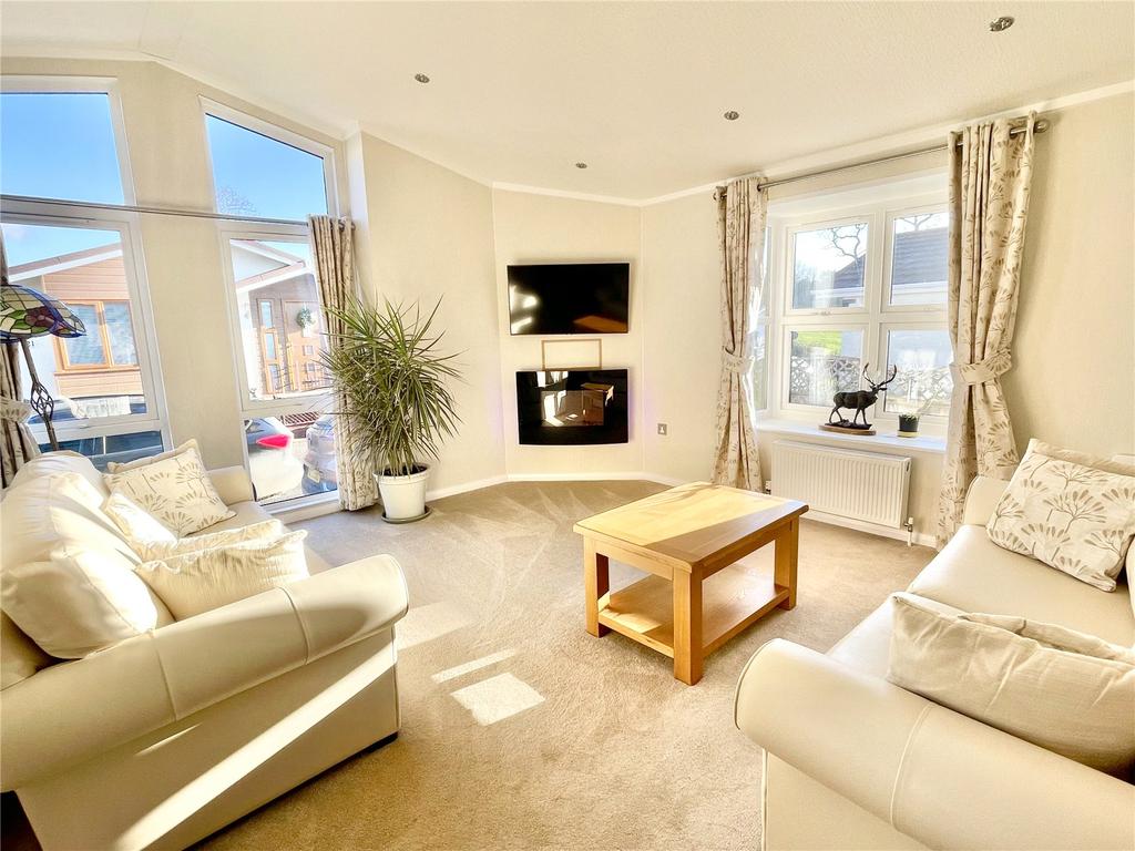 Forden, Welshpool, Powys, SY21 2 bed detached house £170,000