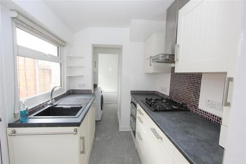 2 bedroom terraced house to rent, Helder Street, South Croydon