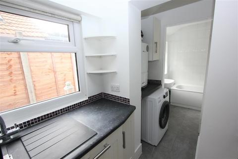 2 bedroom terraced house to rent, Helder Street, South Croydon