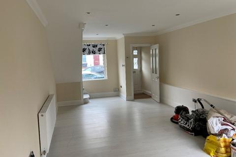 2 bedroom terraced house to rent, MacDonald Road
