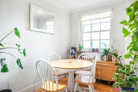 2 bedroom maisonette to rent, Wellington Way, London, E3