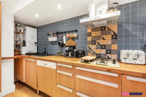 2 bedroom maisonette to rent, Wellington Way, London, E3