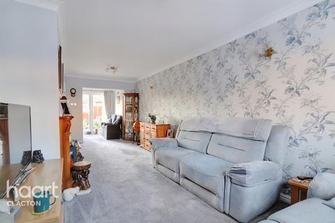 4 bedroom semi-detached house for sale - D'arcy Road, Clacton-On-Sea