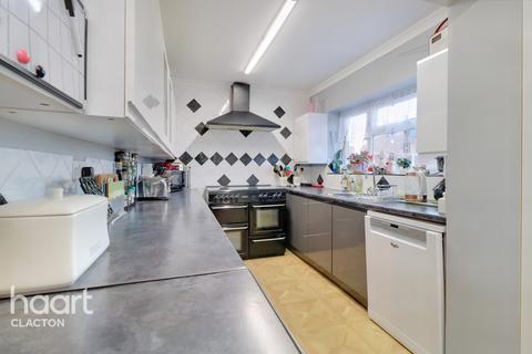 4 bedroom semi-detached house for sale - D'arcy Road, Clacton-On-Sea