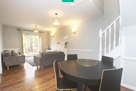 5 bedroom house to rent, Wycliffe Road, London