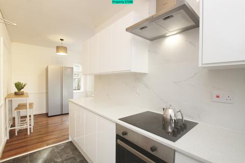 5 bedroom house to rent, Wycliffe Road, London