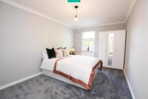 5 bedroom house to rent, Wycliffe Road, London