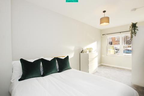 5 bedroom house to rent, Wycliffe Road, London