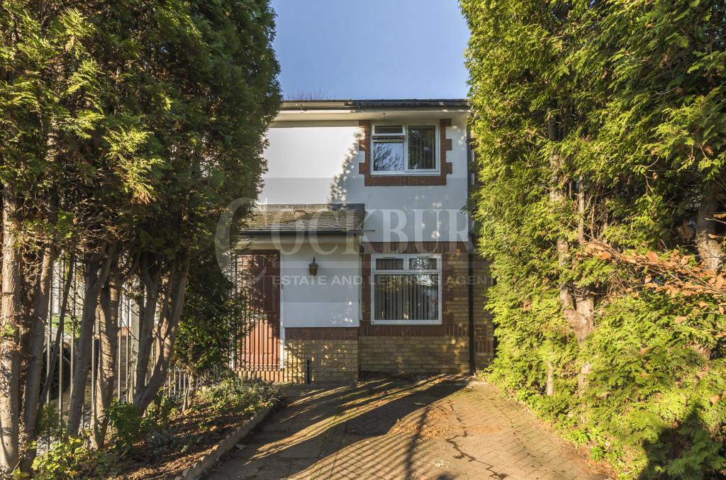 Amblecote Meadows, London, SE12 2 bed terraced house £390,000