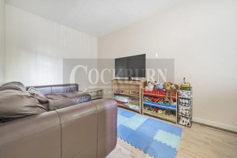 2 Amblecote Meadows, London, SE12 9TA