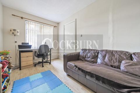 2 Amblecote Meadows, London, SE12 9TA
