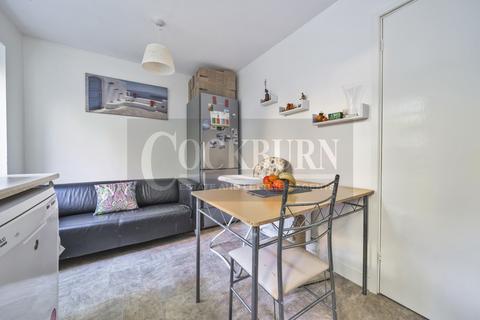 2 Amblecote Meadows, London, SE12 9TA