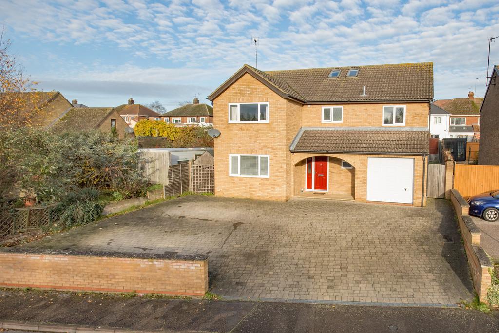 Hillside Crescent, Weldon, Corby 4 bed detached house £400,000