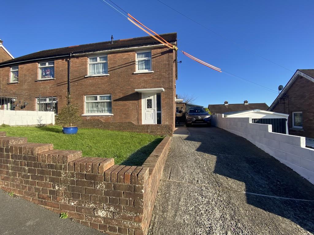 Ffordd Aneurin, Pontyberem 3 bed semidetached house £139,950