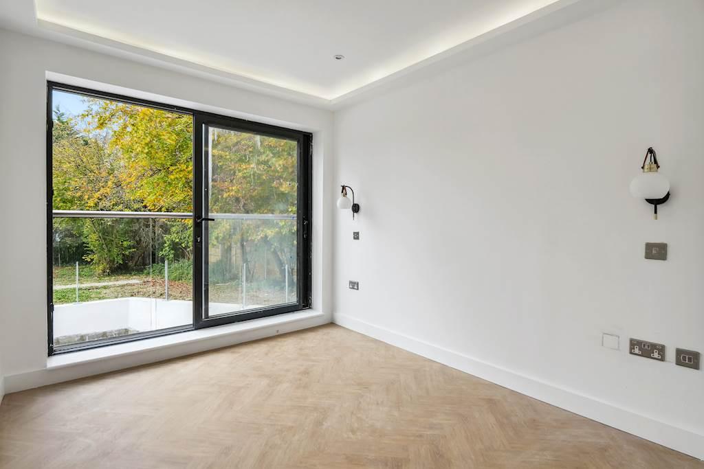 The Ridge Way, South Croydon, Surrey... 4 bed duplex £2,700 pcm (£623 pw)