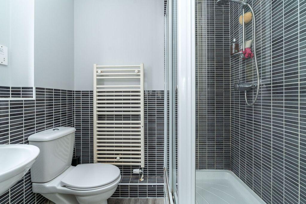 Ensuite to Bed 1