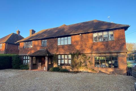 5 bedroom detached house to rent, Bookhurst Road, Cranleigh