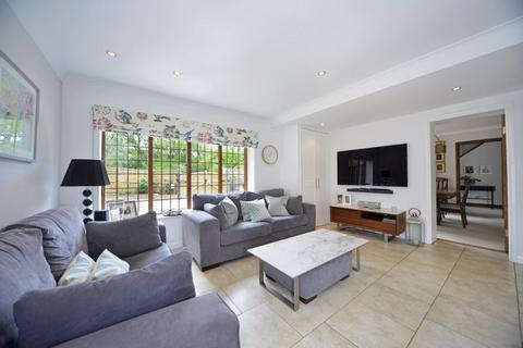 5 bedroom detached house to rent, Bookhurst Road, Cranleigh