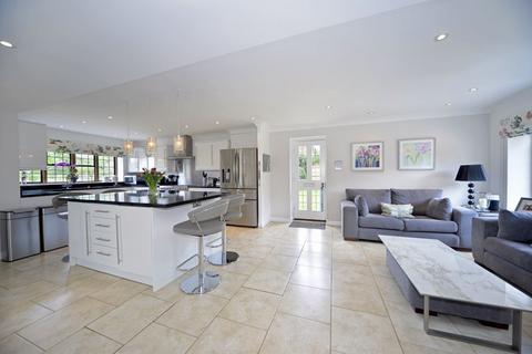 5 bedroom detached house to rent, Bookhurst Road, Cranleigh