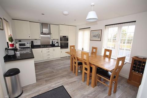 3 bedroom detached house for sale - PEREGRINE WAY, LOUTH
