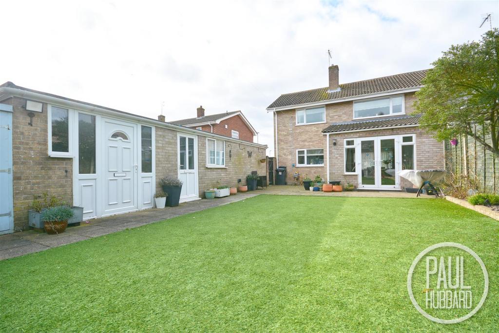 Kirby Cane Walk, Oulton, Suffolk 3 bed semidetached house £280,000