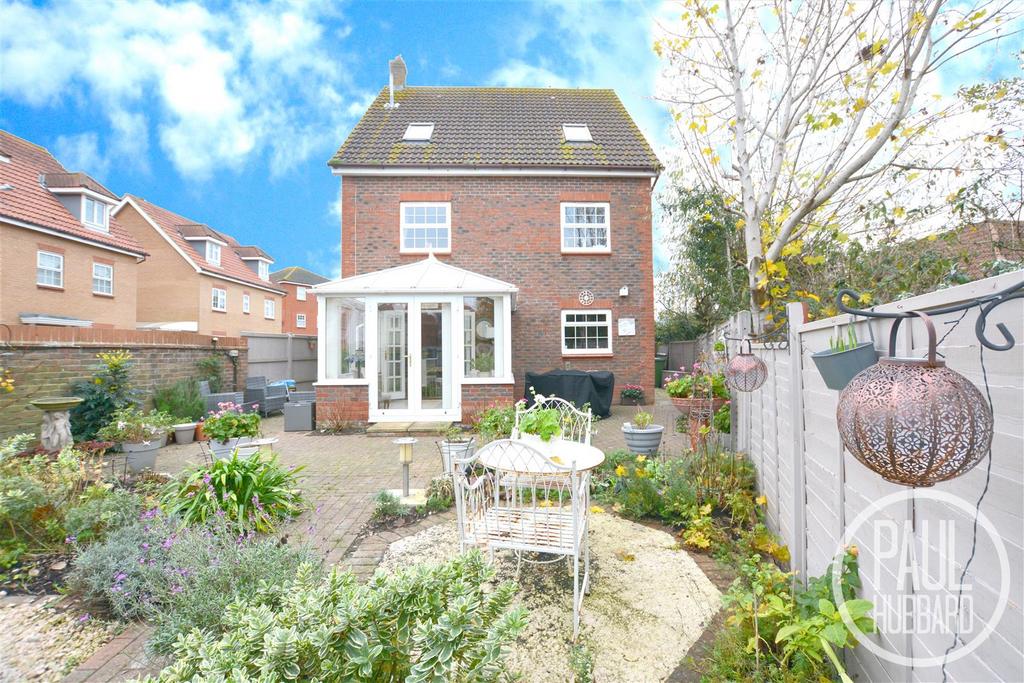 Deepdale, Carlton Colville 6 bed detached house £400,000
