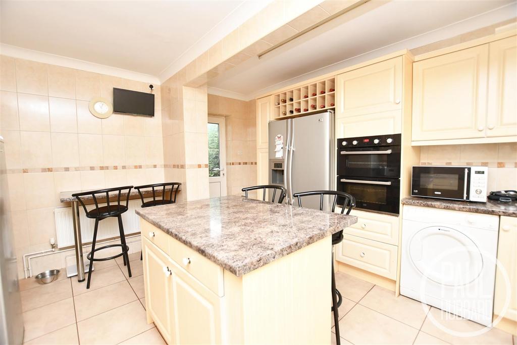Higher Drive, Oulton Broad, Suffolk 3 bed detached bungalow for sale
