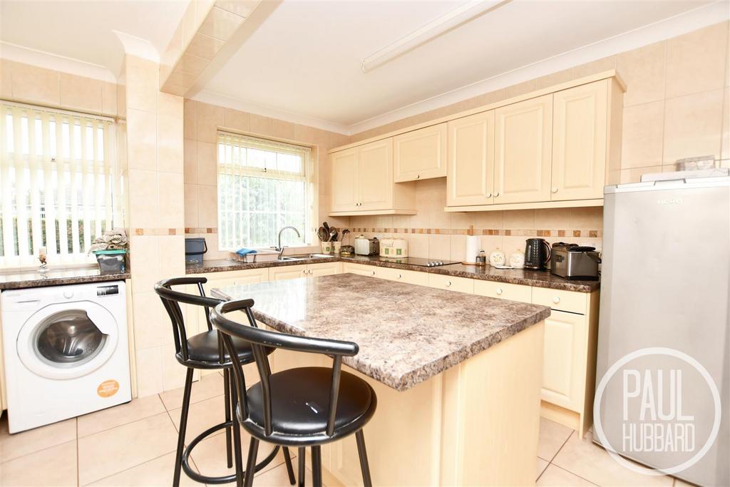 Higher Drive, Oulton Broad, Suffolk 3 bed detached bungalow for sale