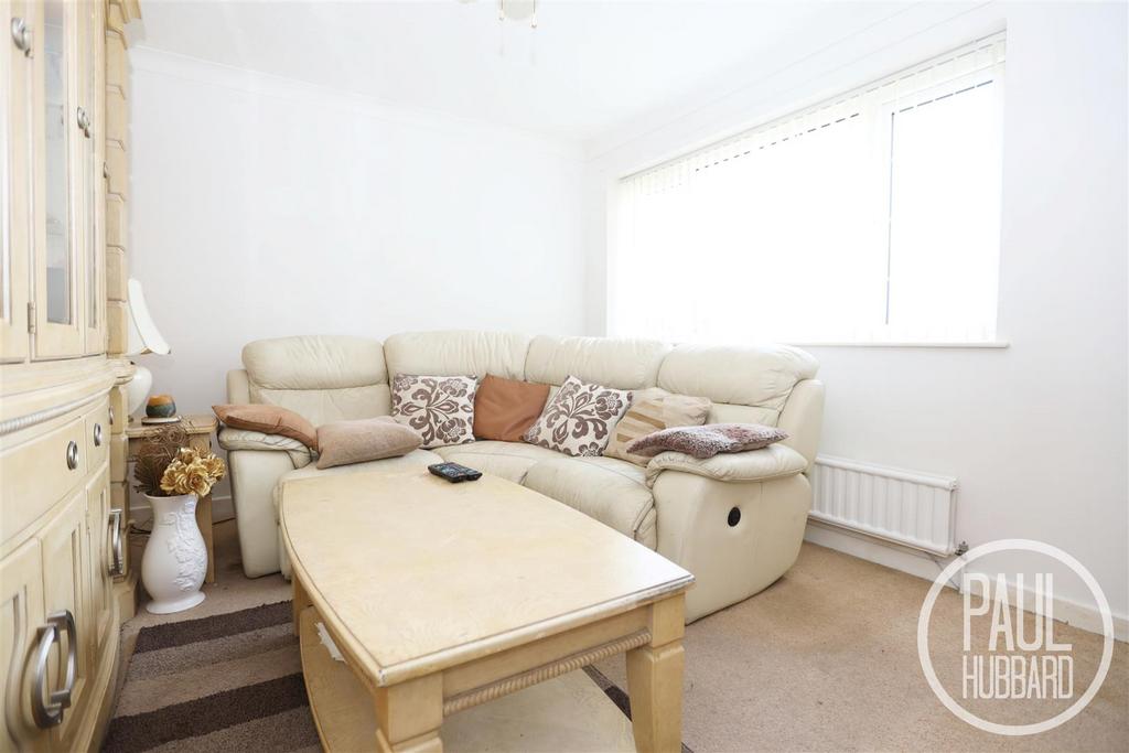 Higher Drive, Oulton Broad, NR32 3 bed detached bungalow for sale £
