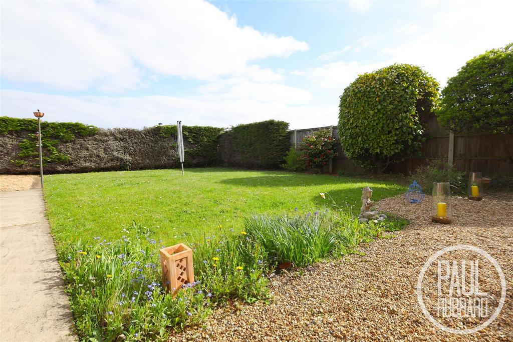Hillcrest Gardens, Gunton, NR32 3 bed detached house for sale £280,000