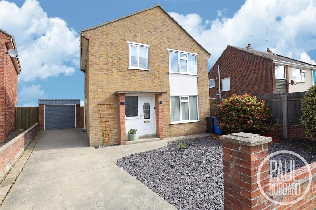 Hillcrest Gardens, Gunton, NR32 3 bed detached house for sale £280,000