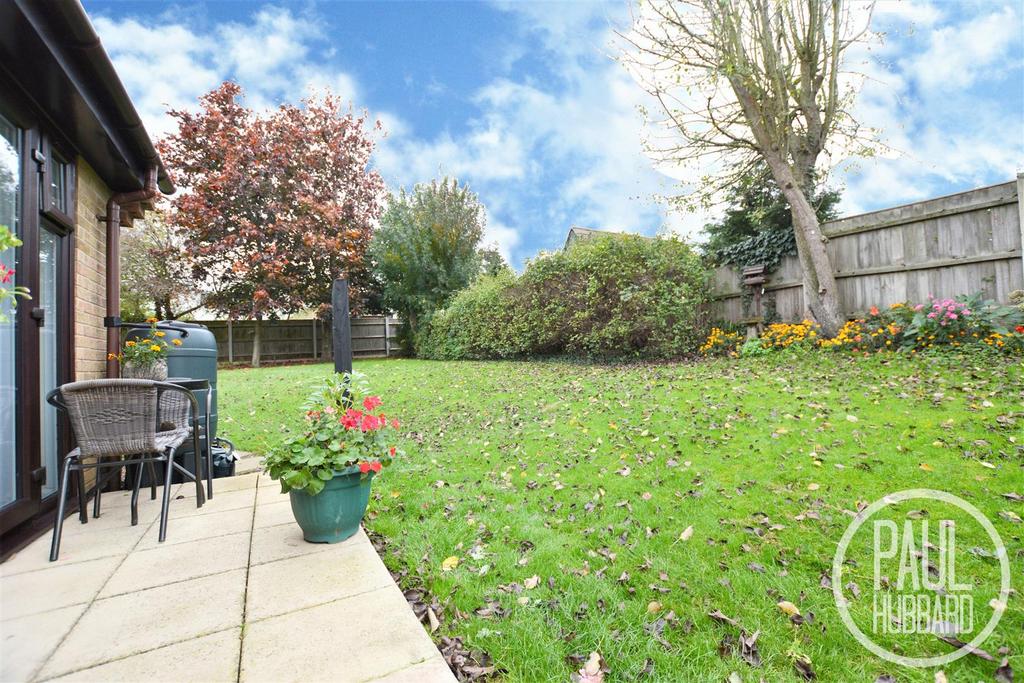 Marlborough Court, Oulton Broad, Suffolk 2 bed semidetached bungalow